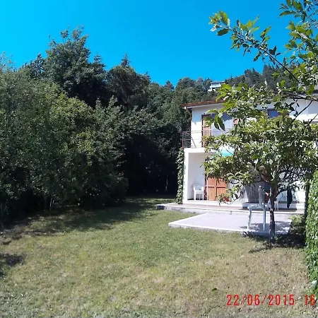 Family House With Garden 別荘 *
